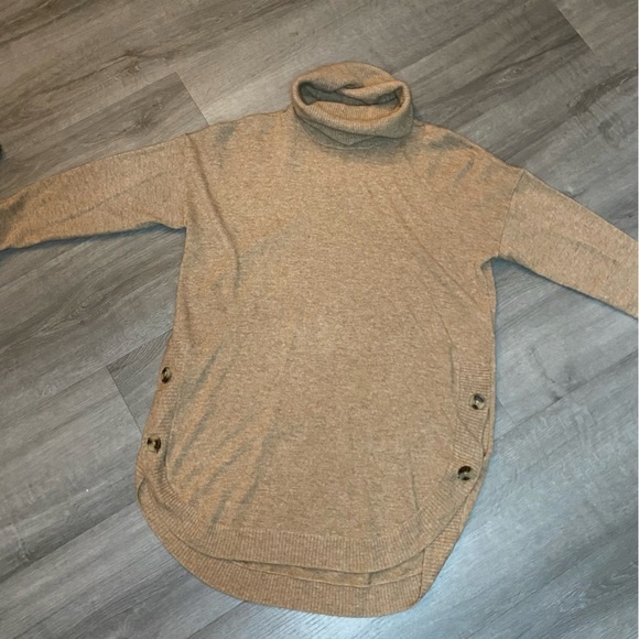 Madewell Crestland Side-Button Turtleneck Tunic Sweater in Tan - Picture 3 of 10